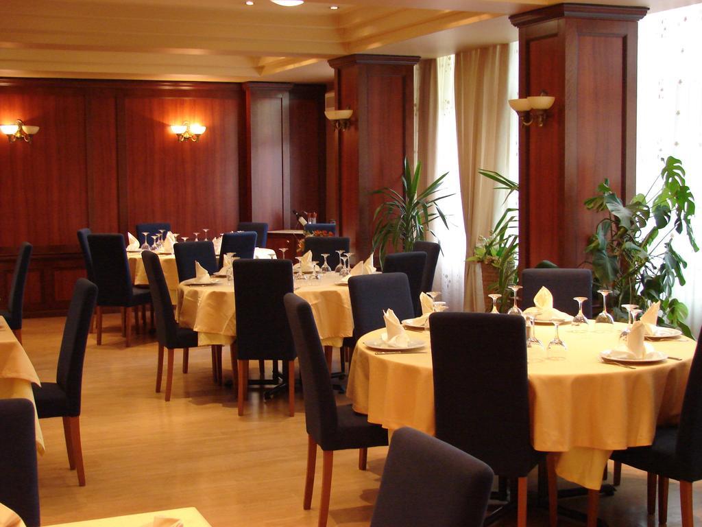 Hotel Ora Pristina Exterior photo